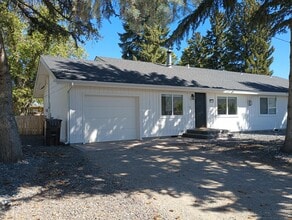 Building Photo - 17 E Chestnut St