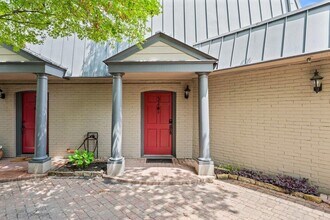 Building Photo - 2500 Steck Ave