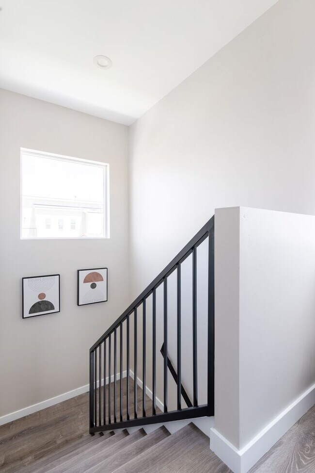 Building Photo - Spacious turfed yard!