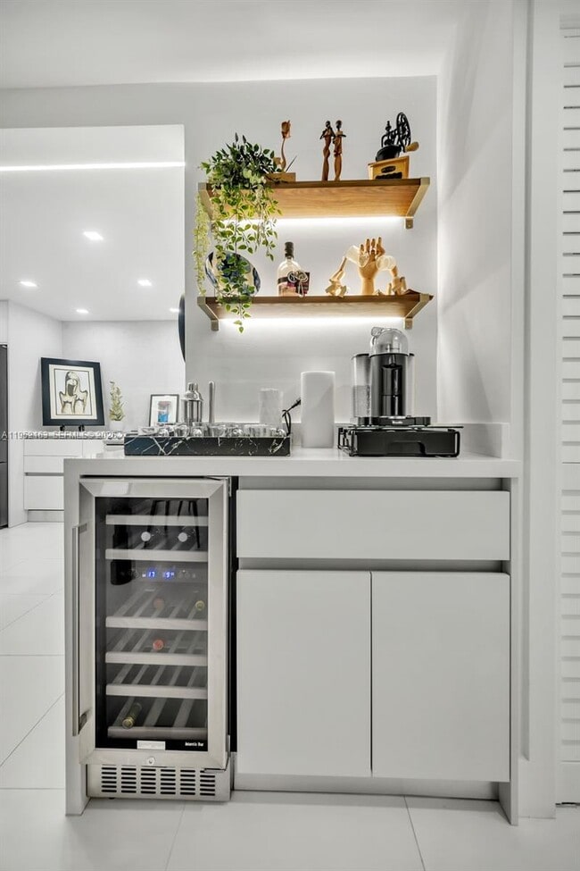 Building Photo - 6801 Indian Creek Dr