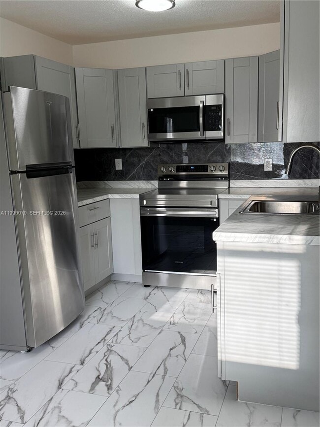 Building Photo - 6071 SW 33rd St