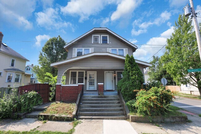 Building Photo - 461-463 Reinhard Ave