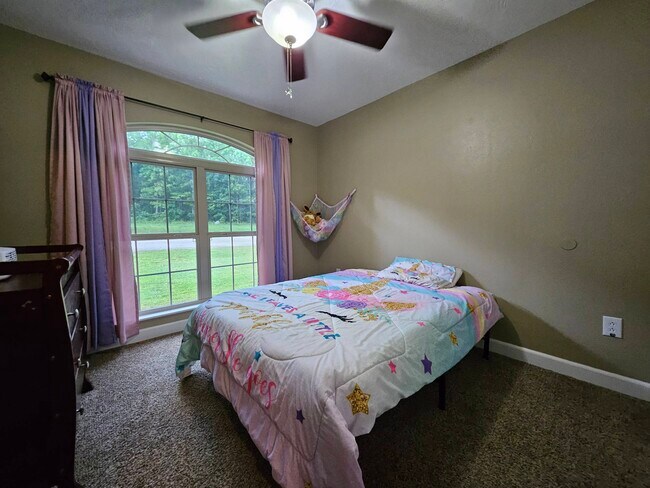 Building Photo - 15630 Top Dr