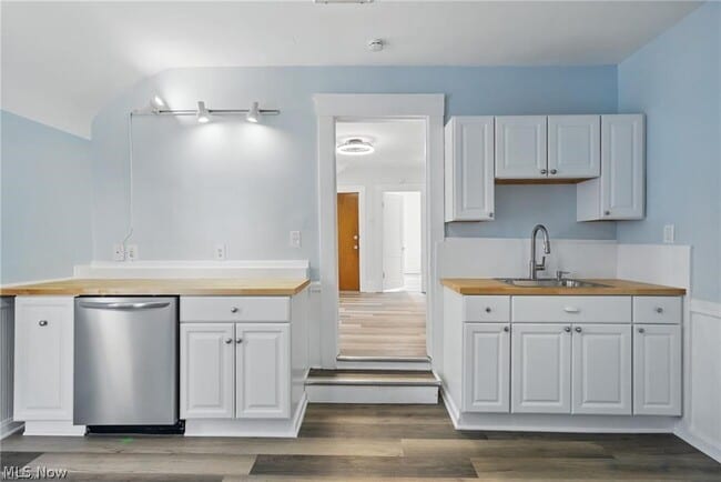 Building Photo - 2471 Tremont Ave