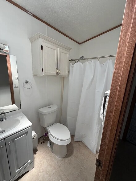 Building Photo - Room in Apartment on Bonita Verde Dr