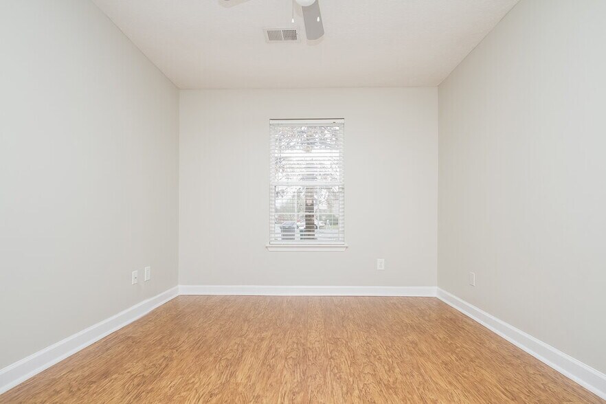 Building Photo - 1031 Lowrey Pl