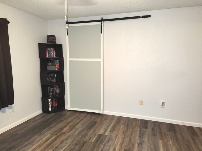 Building Photo - 4 bedroom, 2 bath in Ocotillo subdivision