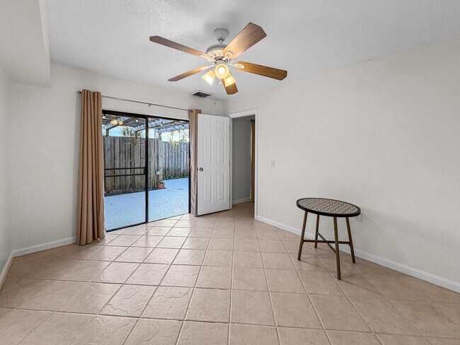 Building Photo - 306 3rd Ln