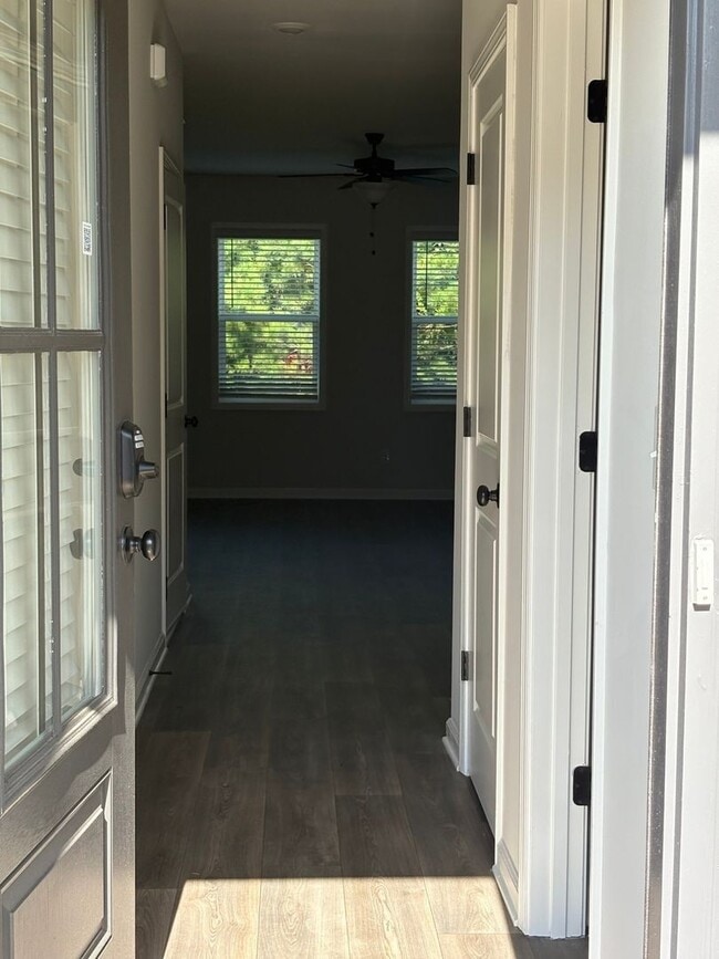 Building Photo - 130 Lauren St