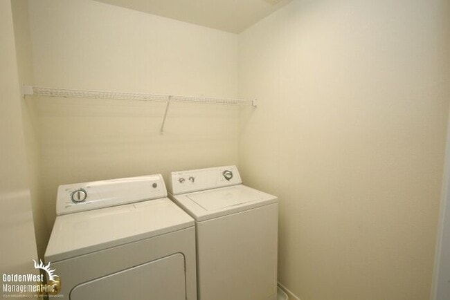 Building Photo - Beautiful 3Bdm 2.5Ba Home near Centennial ...