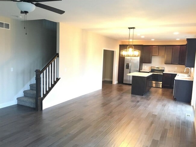 Building Photo - 1206 S Roberto Rd