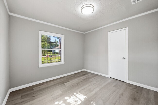 Building Photo - 2088 Pope St