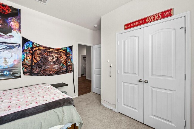 Building Photo - 381 Evergreen Sumac Lp