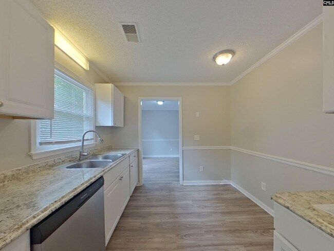 Building Photo - 208 Dutch Dr