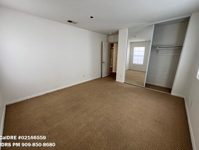 Building Photo - Riverside 5 Bedroom Home