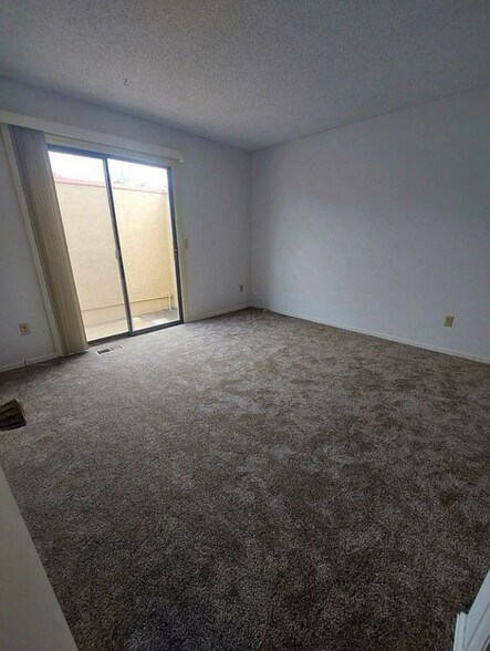 Building Photo - 381 1/2 Ridge View Dr