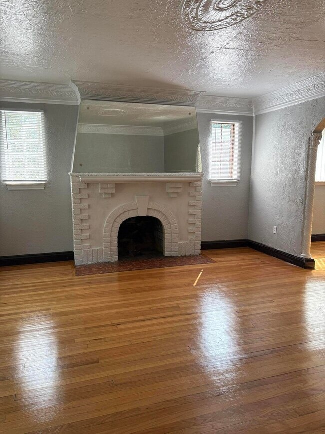 Building Photo - 8911 Esper St