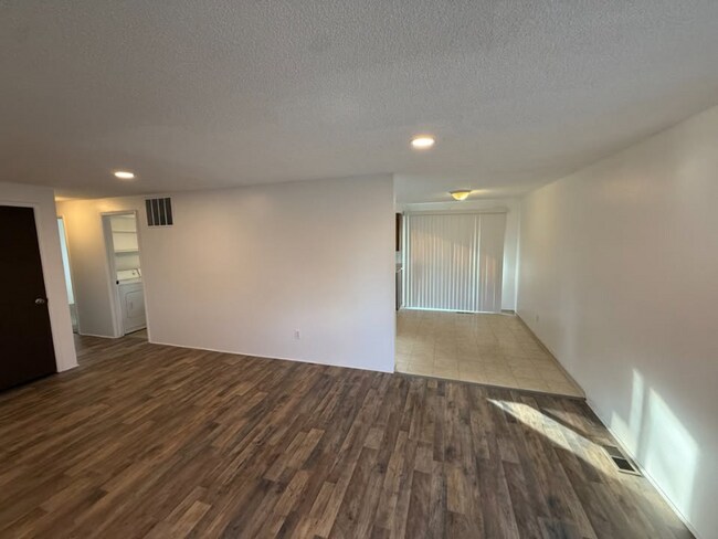 Building Photo - 1710 6th St