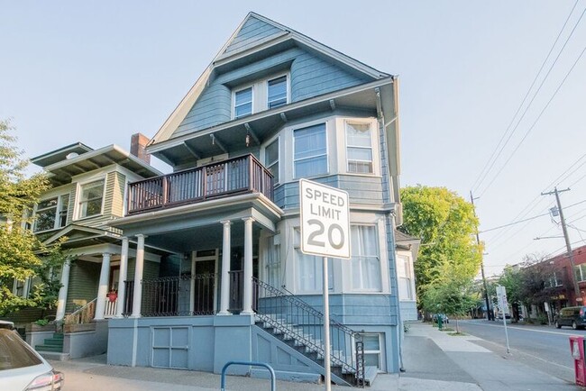 Building Photo - 2103 NW Hoyt St