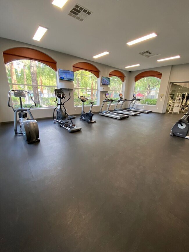 Building Photo - AMERICANA Property Mgmt - 1 Bedroom Condo ...