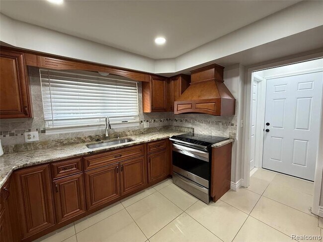 Building Photo - 2308 Kipling Dr