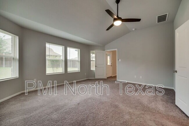 Building Photo - 4544 Hemingway Ave