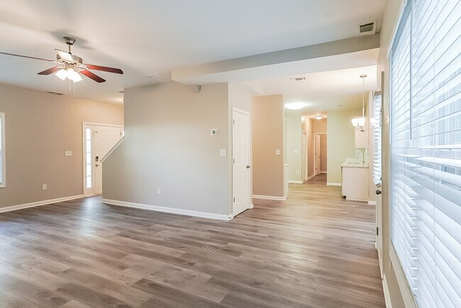 Building Photo - 900 Terrace Mill Dr