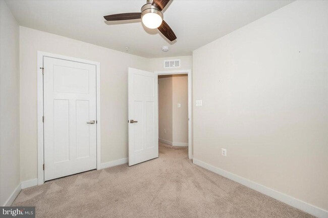 Building Photo - 7201 Bodkin Wy