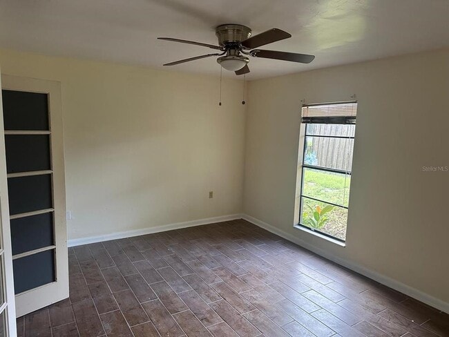 Building Photo - 212 N Chestnut Rd