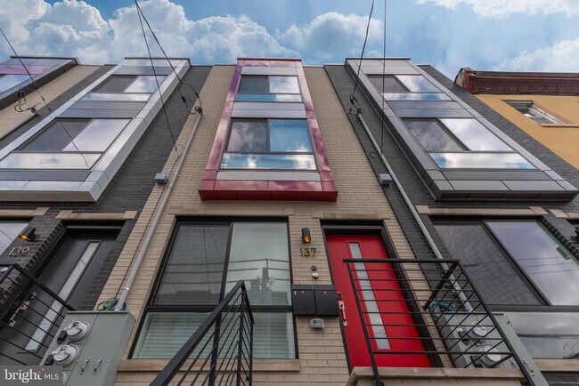 Building Photo - 141 W Huntingdon St