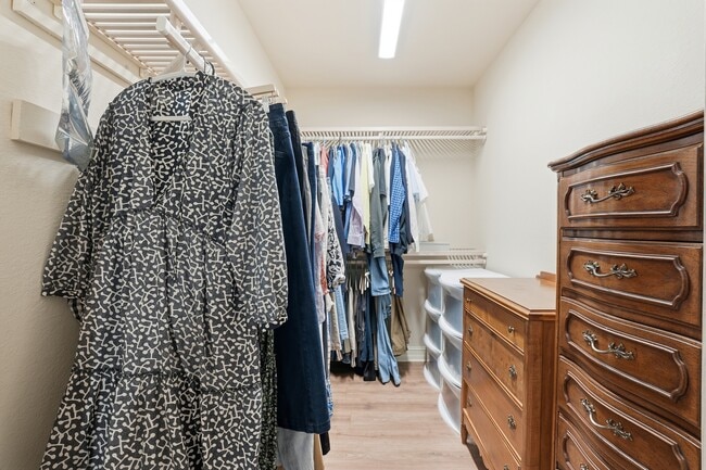 Building Photo - 4964 Westchester Ct