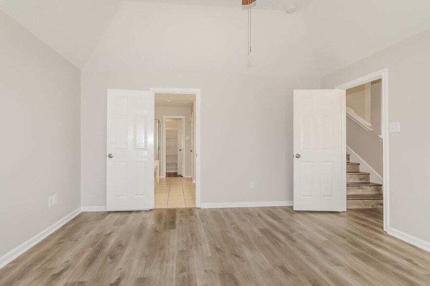 Building Photo - 2439 Ligustrum Flower Dr