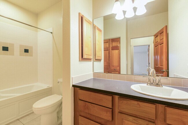 Building Photo - Top-Floor Condo with Unbeatable Mountain Views!