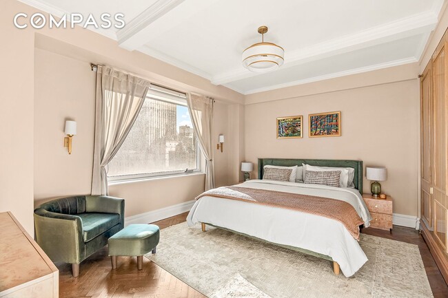 Building Photo - 160 Central Park S