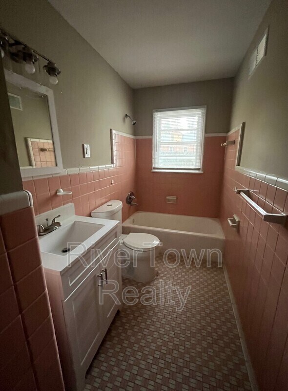 Building Photo - 3362 Rosamond Ave