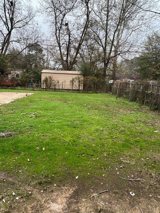Building Photo - 3010 Sunnybrook St