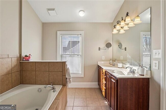 Building Photo - 305 Le Gran Bend