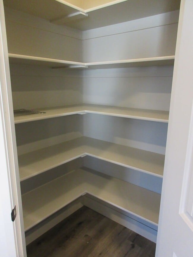 Building Photo - 3 Bedroom - 2.5 bathroom - in the heart of...