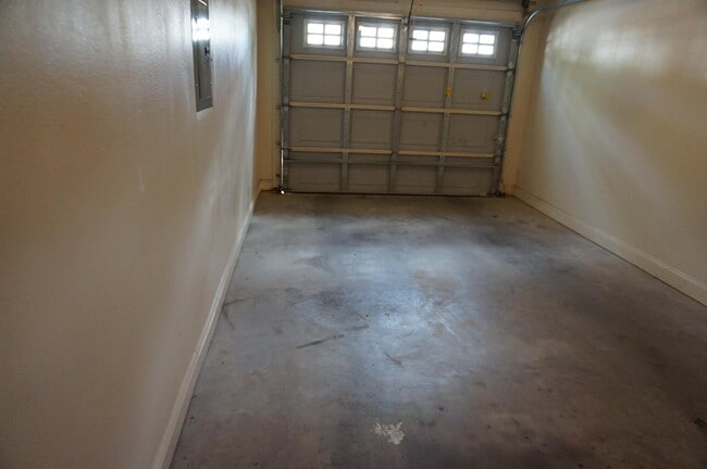 Building Photo - 519 Wingspan Way