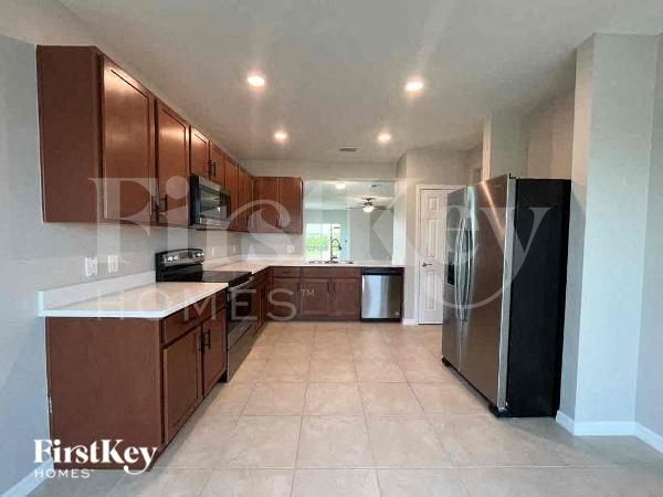 Building Photo - 2800 Zaragoza Ct
