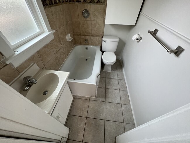 Building Photo - 964 James Ct