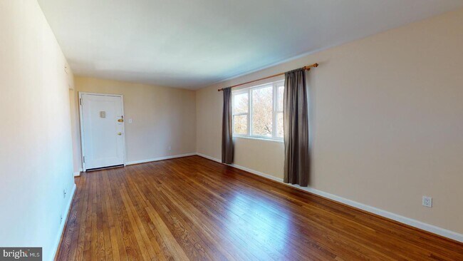 Building Photo - 6186 Greenwood Dr