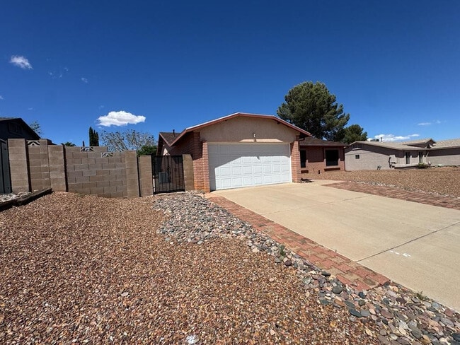 Building Photo - 4877 Los Reyes Dr