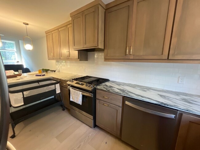 Building Photo - Welcome to this updated townhome in Northe...