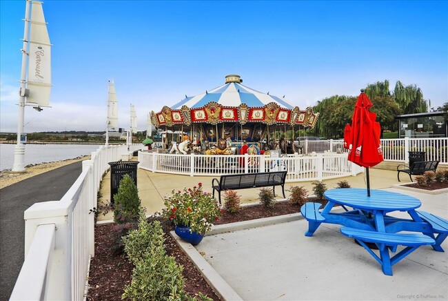 Building Photo - 145 Riverhaven Dr