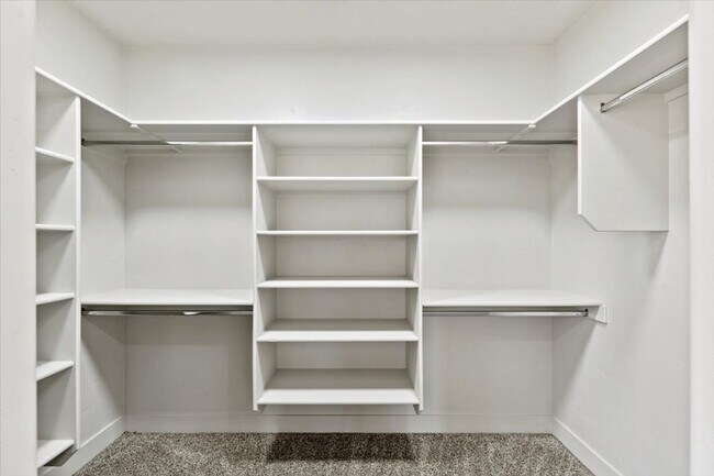 Building Photo - Stylish 4-Bed + Loft Just Minutes from The...