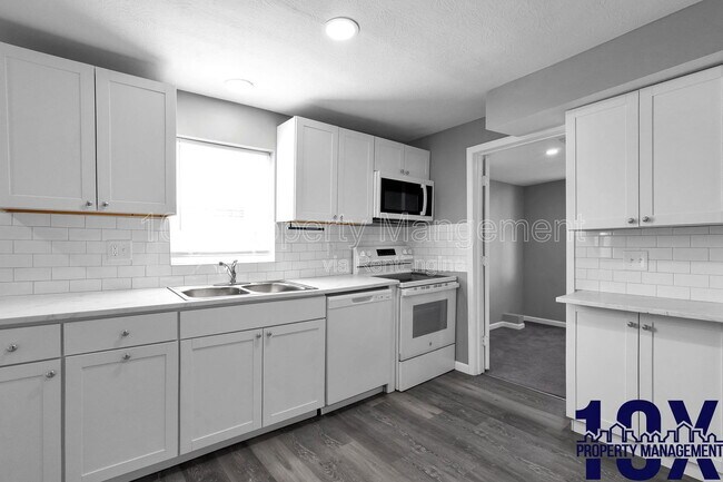 Building Photo - 2767 Hiawatha St