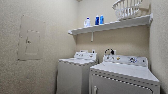 Building Photo - 3204 Ortman Dr