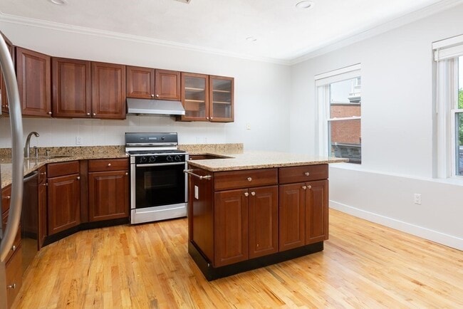 Building Photo - 38 N Bennet St
