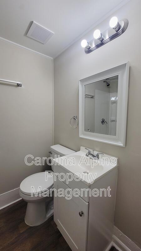 Building Photo - 318 E Sumter St